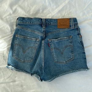 Levi’s Ribcage Shorts Size 26